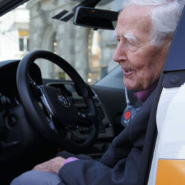 senioren-innen Senioren im Straßenverkehr